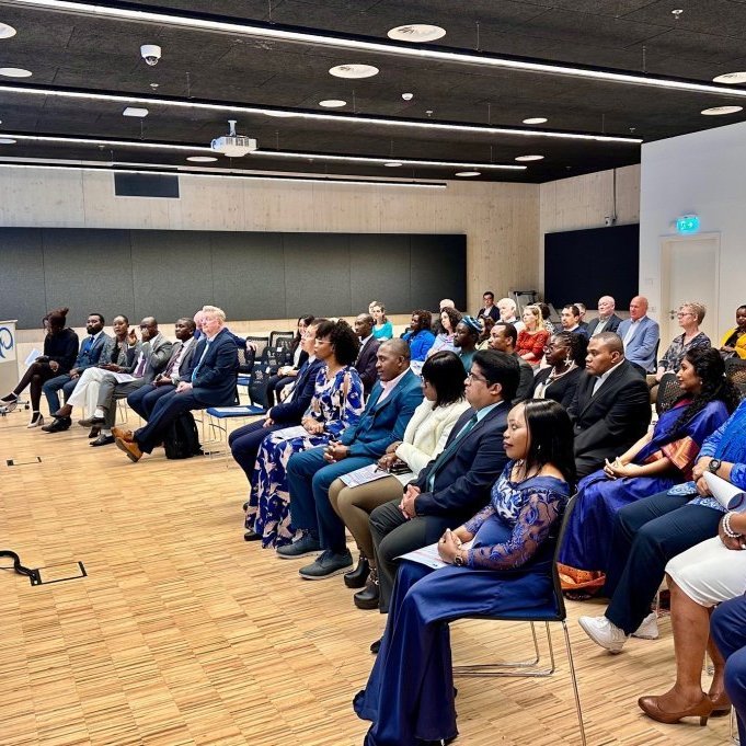 The graduation took place in the ceremonial hall of the Marine and Freshwater Research Institute (Hafró), Fornubúðir 5 in Hafnarfjörður. Lidia Brito, Assistant Director-General of UNESCO for Natural Sciences, at the podium.