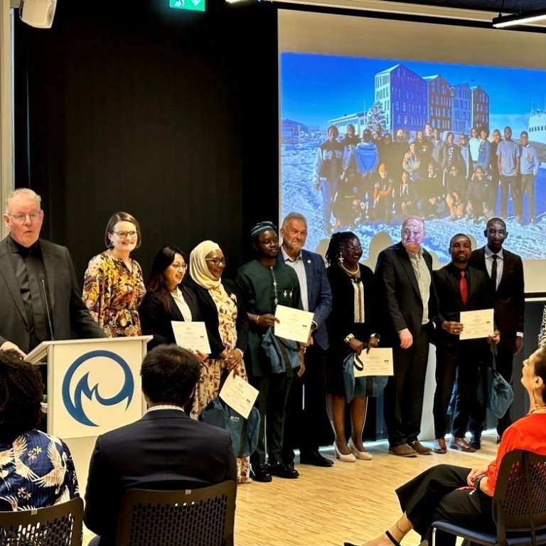 Amanda Vang, specialist at Firum in the Faroe Islands, is pictured here furthest to the right, celebrating the graduation of students from the Sustainable Aquaculture line. The Faroese have cooperated closely with GRÓ FTP in the operation of this specialisation line in recent years.
