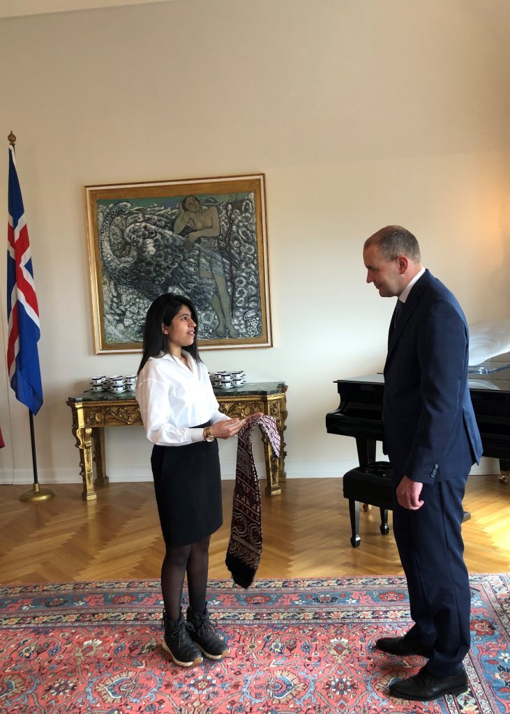 Aarti from Pakistan presented an ajrak to the president of Iceland 