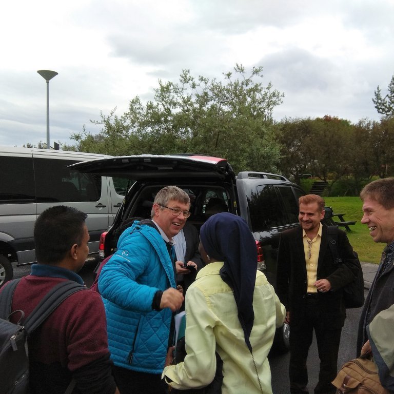 eldri-nemar-i-heimsokn-1