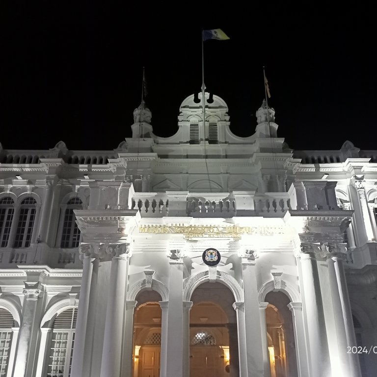 City Hall (completed in 1903).