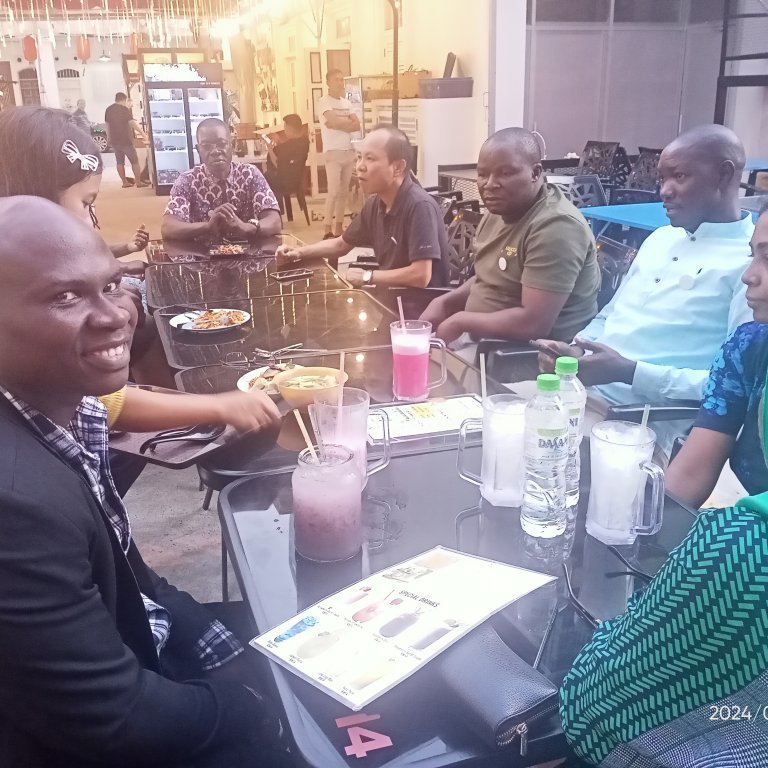GRÓ-FTP team get together dinner in a Chinese food market (3/3).