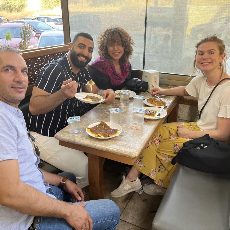 GRÓ GEST met with GEST alumni Tony Bero (2015) and Balqees Shaheen (2022) and had the popular dessert knafeh.