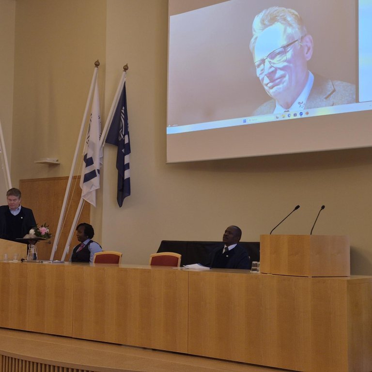 Dr. Anders Kiessling, Professor at the Department of Applied Animal Science and Welfare, SLU, the Swedish University of Agricultural Sciences, Uppsala, Sweden joined as an opponent online.