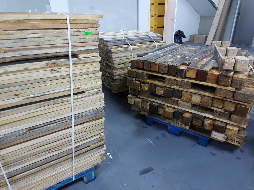 Wood store for the pallets