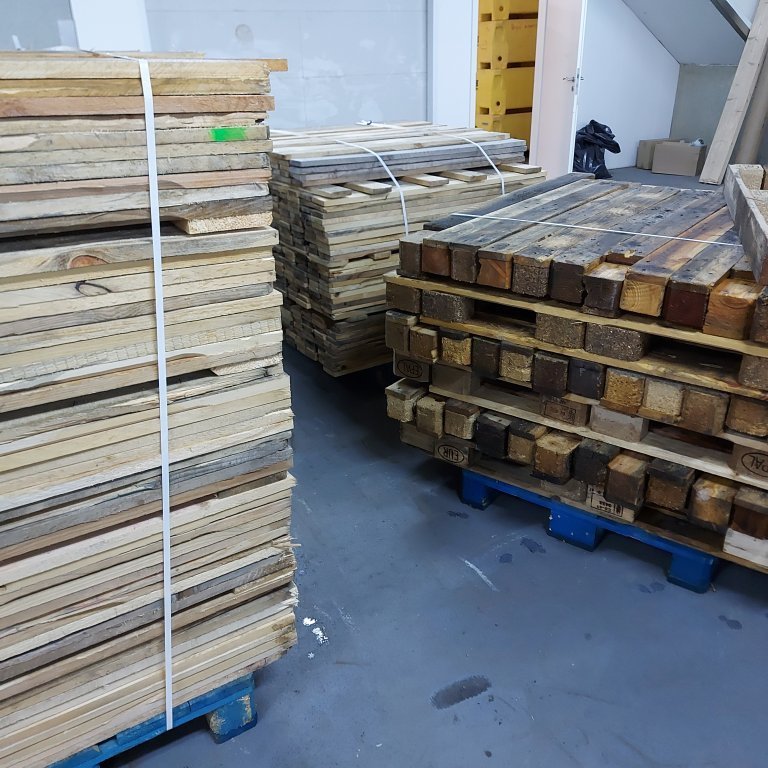 Wood store for the pallets