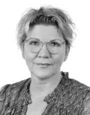 sjofn_vilhelmsdottir_lbhi_1_13x18_svhv.jpg