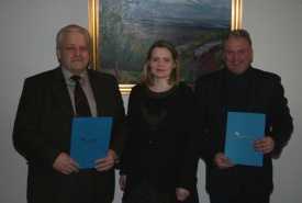 Signing the agreement at the Icelandic MFA on February 17th, 2010: Sveinn Runolfsson, director of the SCSI, Hafdis Hanna Ægisdottir, UNU-LRT director, and Agust Sigurdsson, AUI rector