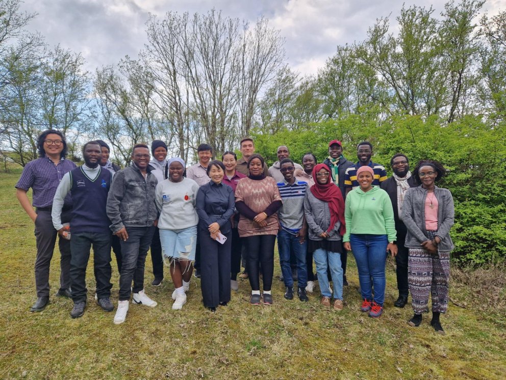 Dr Bulgamaa Densambuu with the 2025 GRÓ LRT fellows.