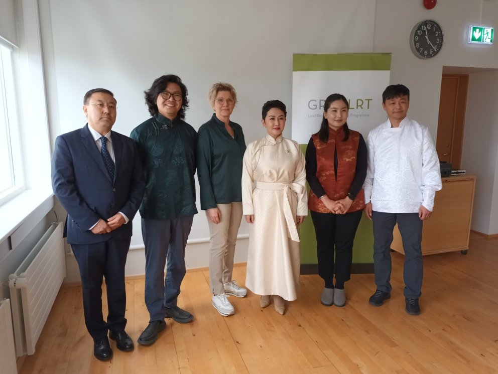 The Minister of Foreign Affairs of Mongolia, the Mongolian Ambassador to Iceland, GRÓ LRT director a…