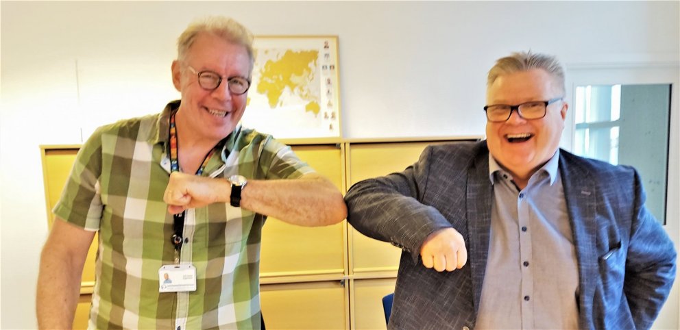Thor Asgeirsson (Director, GRÓ-FTP), and Oddur Gunnarsson (CEO, Matís) celebrate with a