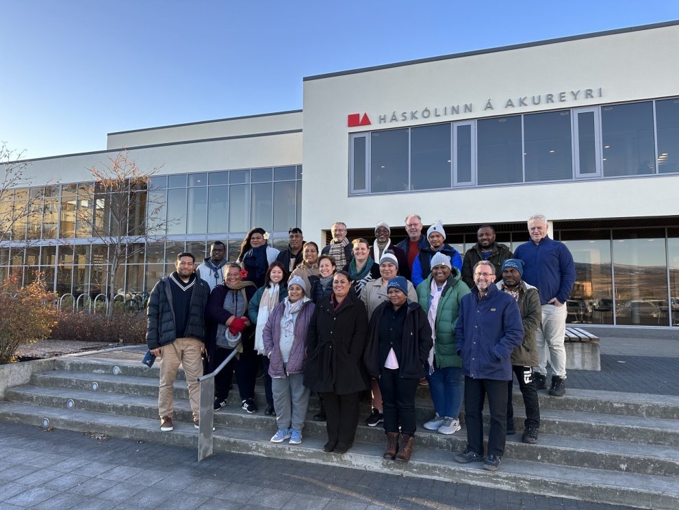 Íslendingar kenna fulltrúum Alþjóðabankans að flaka fisk