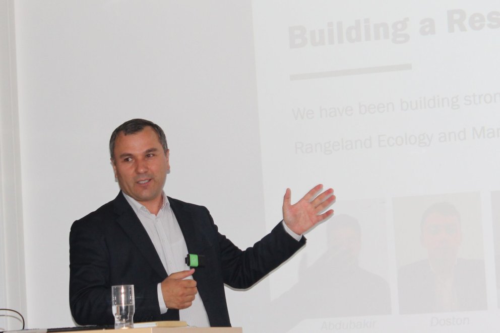 Dr Toshpulot Rajabov lecturing at GRÓ LRT