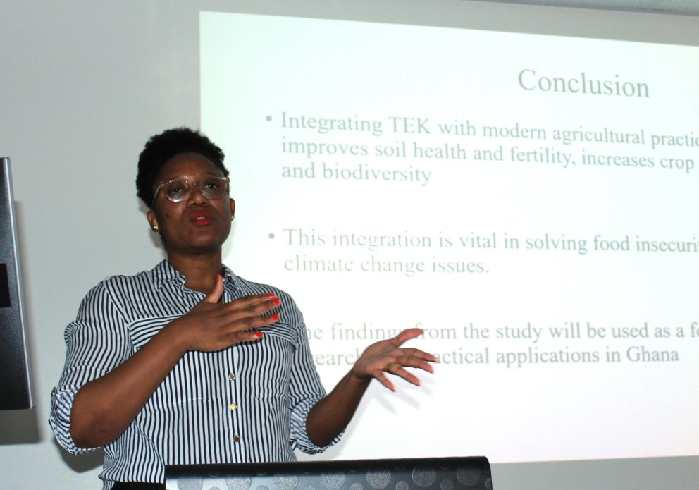 Eredia Anamsey Anueka Toah from EPA in Ghana presenting her project results