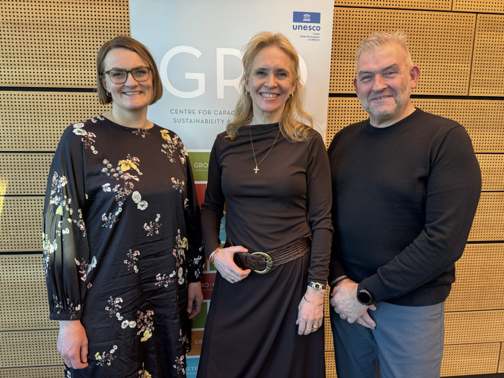 Jón Karl, outgoing chairman of the GRÓ Governing Board, with Minister for Foreign Affairs, Þorgerður&hellip;