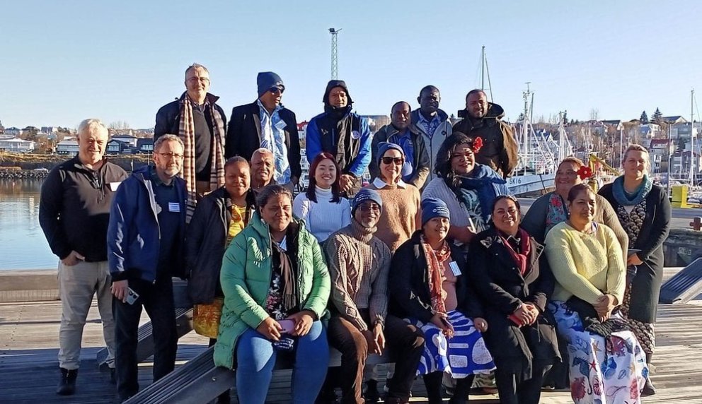 Hópurinn fyrir utan Hafró við Hafnarfjarðarhöfn - Mynd af vef Viðskiptablaðsins