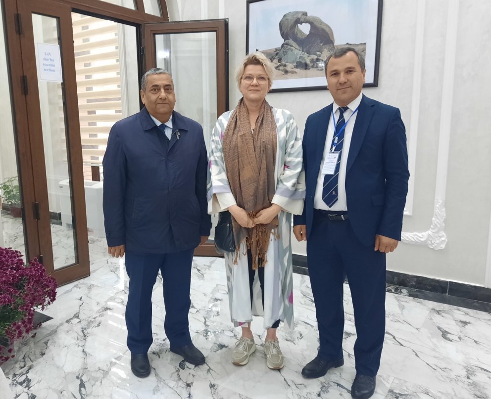 At Samarkand State University: Dr Muhtor Nadirov, Dr Sjöfn Vilhelmsdóttir, and Dr Toshpulot Rajabov