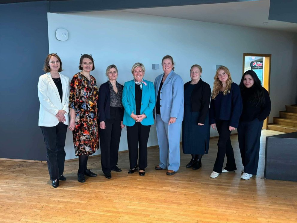 The Icelandic delegation at the meeting, the GRÓ team and the President of Iceland, Halla Tómasdótti…