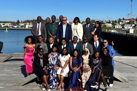 Útskriftarhópur Sjávarútvegsskóla GRÓ 2024-25.
Efsta röð f.v.: Ben Kiddue (Kenía), Augusto Magalhaes (Angola), Henry Allieu (Síerra Leóne), Ivan Kaleo (Ghana), Hanbing Zhang (Kína), Korto Neufville (Líberíu), Kelvin Mkvinda (Malawi), Kristina Setiani (Indónesíu). Miðröð f.v.: Edna Arthus (Ghana), Funny Mkwiyo (Malawi), Wilson Kiyo (Sólómoneyjum), Kasun Dalpathadu (Sri Lanka), Mustapher Kalyango (Úganda), Frank Kabitina (Tanasaníu), Zhongxin Wu (Kína), Lemella Kunei (Papúa Nýju Gíneu). Neðsta röð f.v.: Alice Gamisi (Kenía), Patricia Mulen (Kúbu), Happiness Venant (Tansaníu), Sudeepa Ranasinghe (Sri Lanka), Jamila Kalambo (Tansaníu), Janet Mwangata (Kenía), Nelly Kerebi (Kenía).