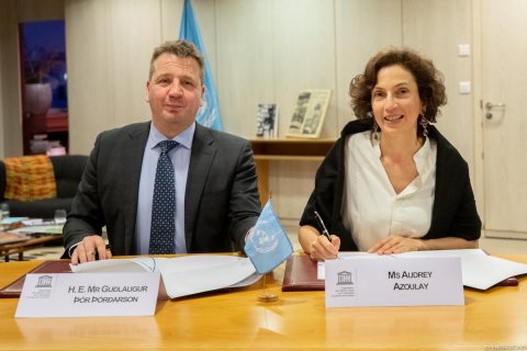 Undirritun: Guðlaugur Þór Þórðarson utanríkisráðherra og Audrey Azoulay, aðalframkvæmdastjóri
UNESCO, sem er menningarmálastofnun Sameinuðu þjóðanna í París, leiddu mál til lykta. Ljósmynd/UNESCO-Christelle ALIX