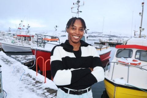 Annakay Crawford er stödd á Akureyri um þessar mundir þar sem hún tekur þátt í sérhæfingarlínu GRÓ‑námsins í fiskveiðistefnu og stjórnun, með áherslu á íslenska fiskveiðistjórnunarkerfið.
Ljósmynd: Þorgeir Baldursson.