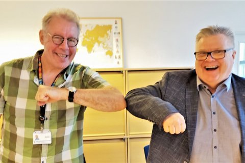 Thor Asgeirsson (Director, GRÓ-FTP), and Oddur Gunnarsson (CEO, Matís) celebrate with a 
