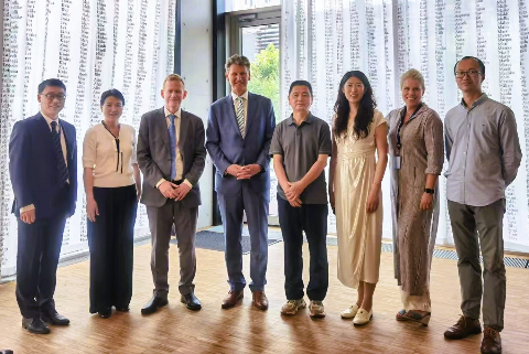 FTP fellows at the alumni meeting in Beijing. From right to left: Xing Kun (felow from 2014), Inga Dóra Pétursdóttir (deputy head of mission), Zhang Qian (fellow from 2017), Liu Xinshan (fellow from 2000), Þórir Ibsen (ambassador), Stefán Úlfarsson (specialist at FTP), Chen Huixia (fellow from 2019) and Pétur Yang Li (commercial counsellor).