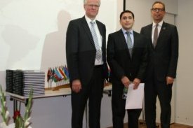 Daniel Villarroel receiving his certificate