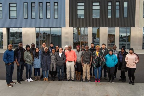  GRÓ-FTP's 2022 cohort of fellows, standing outside the Marine and Freshwater Research Institute at Fornubúðir Hafnarfirði. 