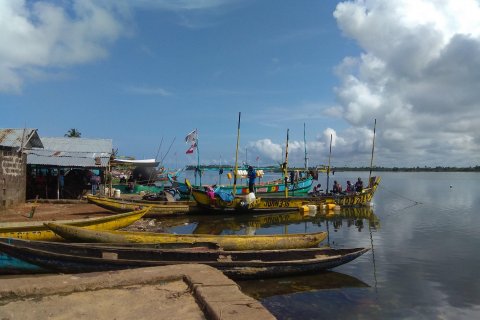 Gana boats Fanti Town