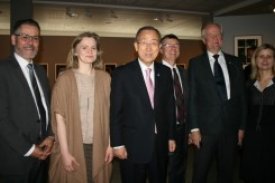 Ban Ki-moon with the UNU Programmes' directors